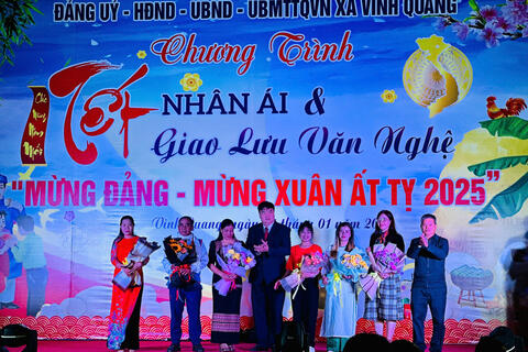 Xã Vinh Quang tổ chức chương trình “Tết nhân ái” và giao lưu văn nghệ Mừng Đảng - Mừng xuân Ất Tỵ 2025