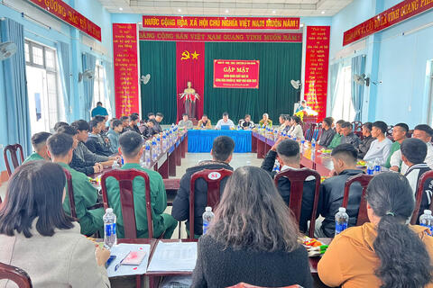 Xã Vinh Quang tổ chức Lễ gặp mặt quân nhân xuất ngũ và công dân chuẩn bị nhập ngũ năm 2025
